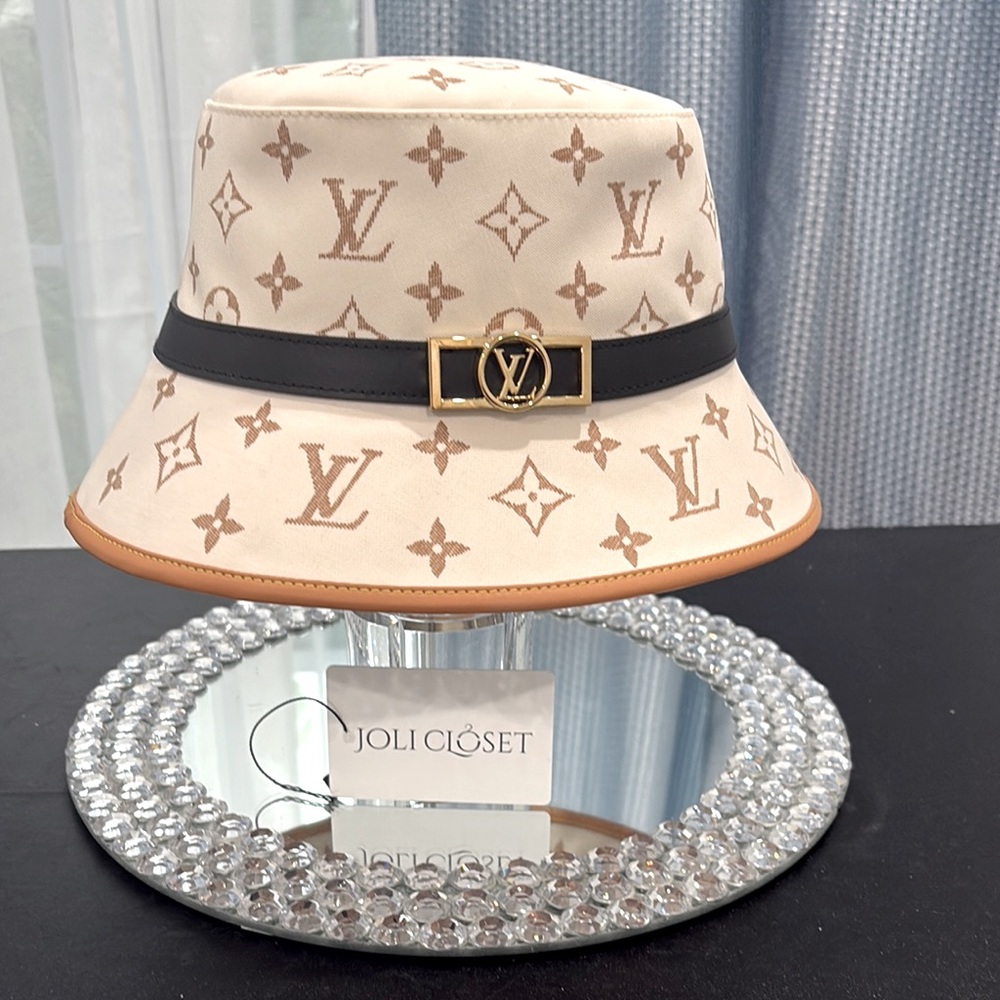 LOUIS VUITTON Cream and Brown Dauphine Bucket Hat! Like New!